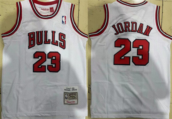 Men's Chicago Bulls #23 Michael Jordan White 1997-98 Stitched JerseyA